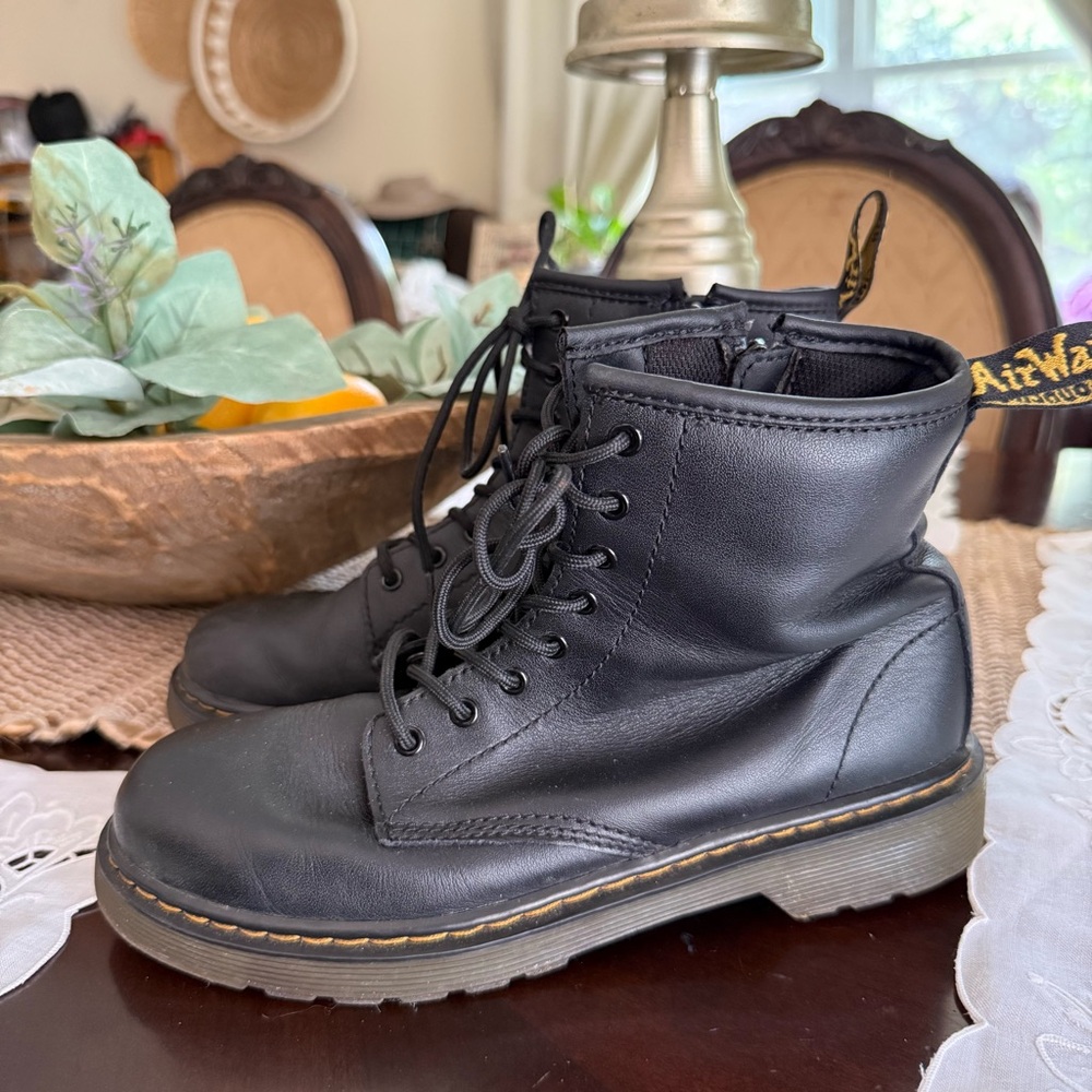 Dr Martens Kids Youth Air Wair JY004 Boots with Bouncing Soles Doc Marten